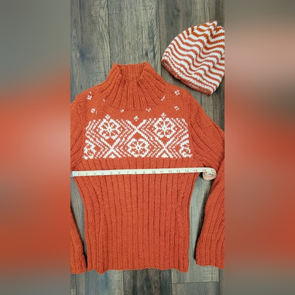 Hand Knit Ribbed Sweater - Picture 4 of 7